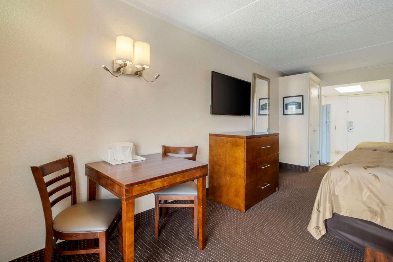 Quality Inn & Suites Oceanblock Ocean City Extérieur photo