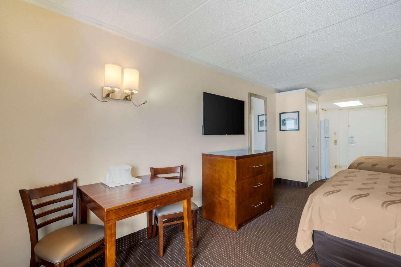 Quality Inn & Suites Oceanblock Ocean City Extérieur photo