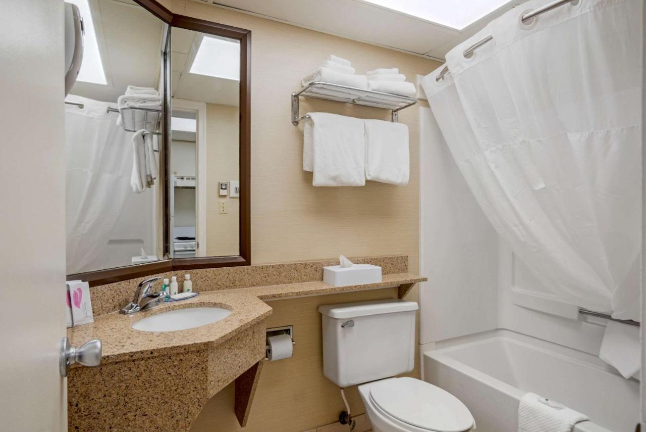 Quality Inn & Suites Oceanblock Ocean City Extérieur photo