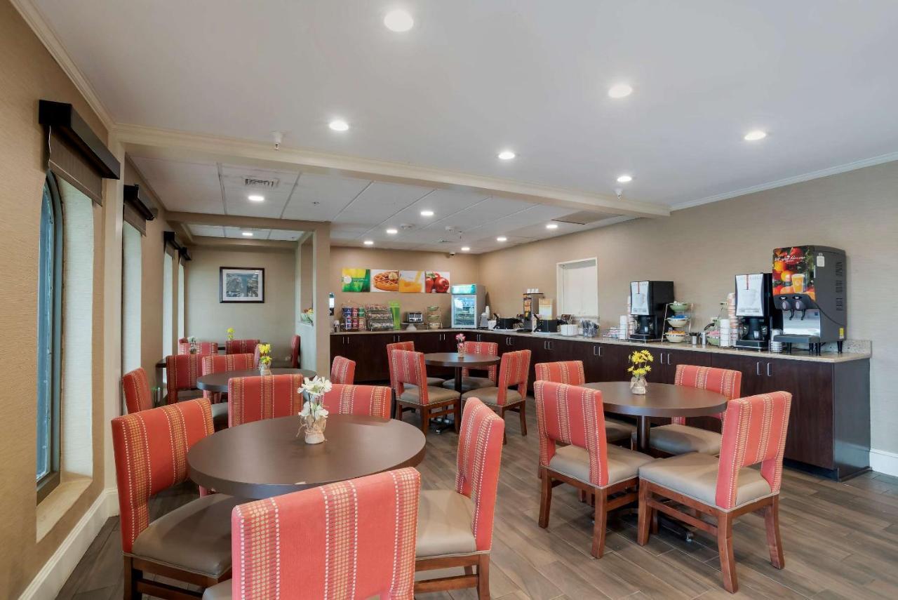 Quality Inn & Suites Oceanblock Ocean City Extérieur photo