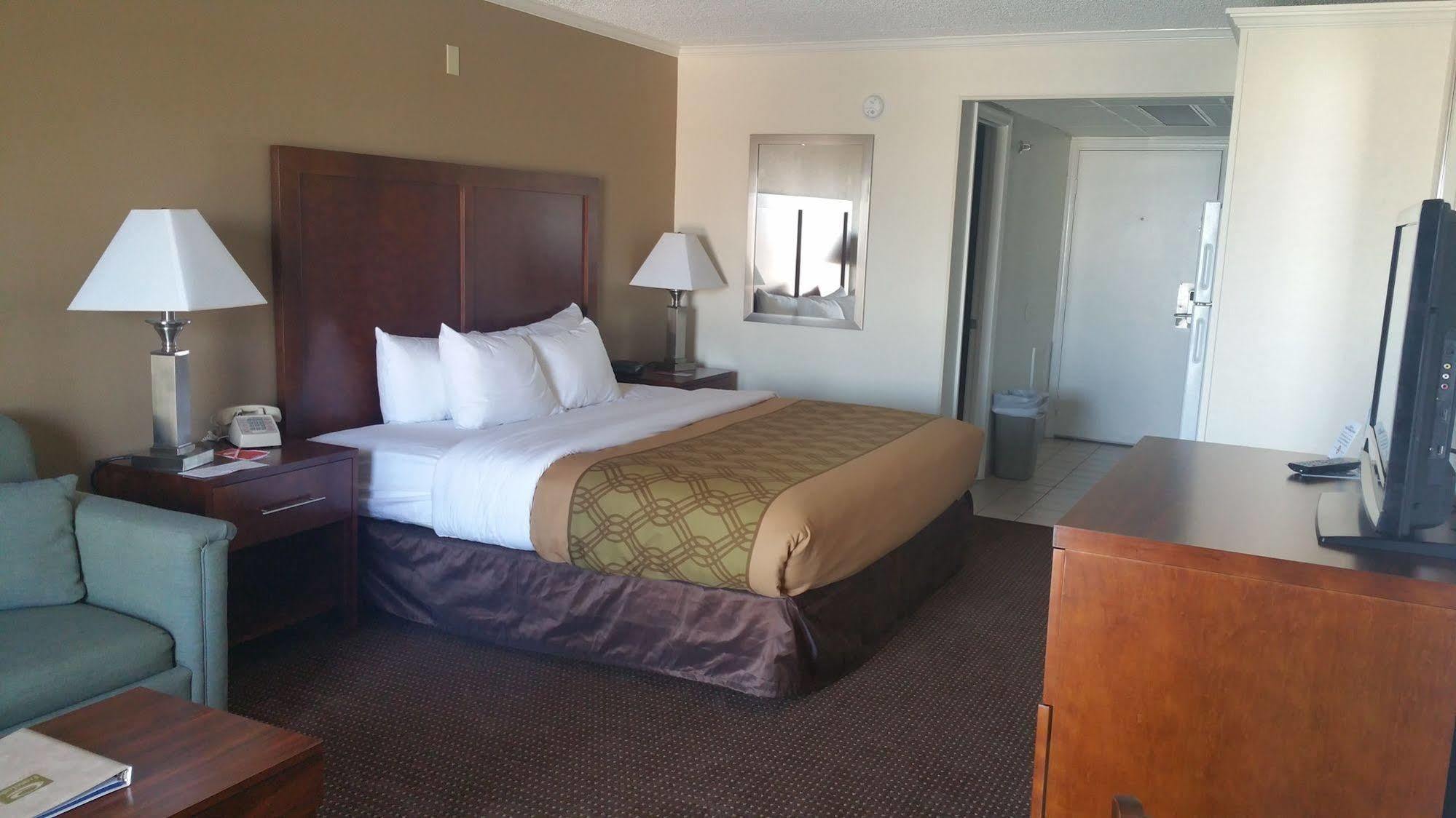 Quality Inn & Suites Oceanblock Ocean City Extérieur photo